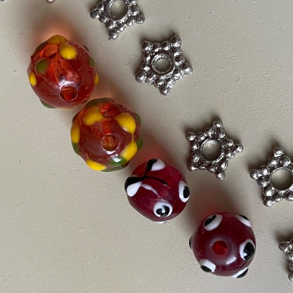 Beads and Stars, red & gray beads with beautiful patterns and small silver stars - Picture 4 of 8